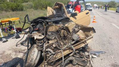 Kepsut’ta otomobilin tırla çarpışması sonucu meydana gelen kazada anne ve