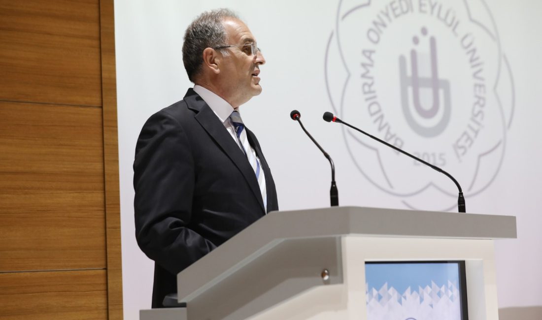BANÜ’de gerçekleştirilen “2025 Akreditasyon Vizyonu” programında konuşma yapan BANÜ Rektörü