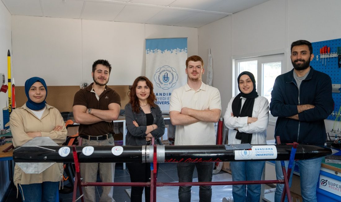 Bandırma Onyedi Eylül Üniversitesi öğrencilerinin oluşturduğu Supernova Roket Team, TEKNOFEST
