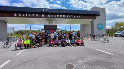 Balıkesir Üniversitesi Yerleşkesinde öğrenci ve akademisyenlerin kurduğu bisiklet grupları dersler