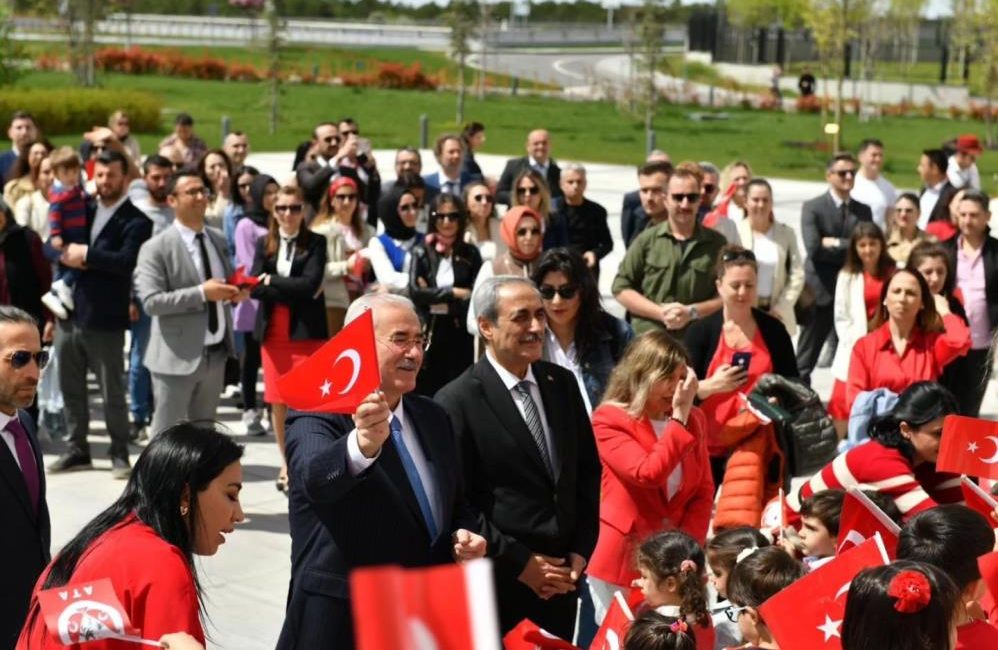 Yargıtay Başkanı Akarca, 23 Nisan Ulusal Egemenlik ve Çocuk Bayramını kutladı Yargıtay Başkanı Akarca, Yargıtay Başkanlığı Anaokulu-Gündüz Bakımevi Müdürlüğü öğrencileri ile