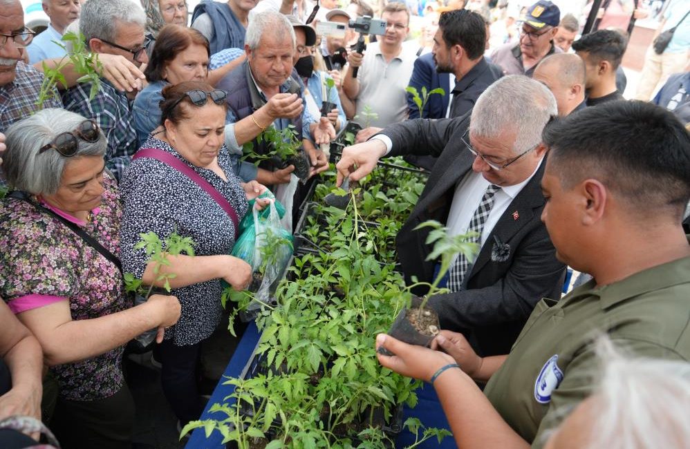 Ata tohumlarından fidanlar toprak ile buluşacak Edremit Belediyesi, tarımsal hizmetler dahilinde yerel tarımın teşvik edilmesi ve
