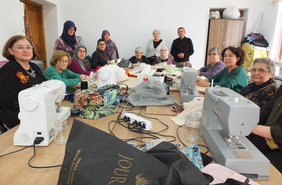 Burhaniye’de, Halk Eğitimi Merkezi’nin, Balıkesir Meslek Edindirme Merkezinde açtığı kırkyama