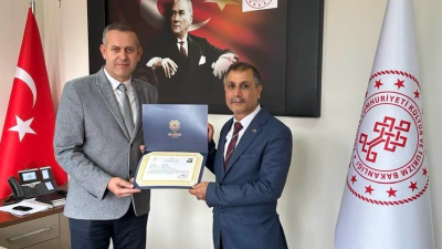 Balıkesir İl Kültür ve Turizm Müdürlüğünde memur olarak çalışan Numan