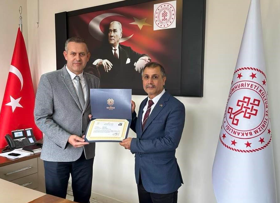 Balıkesir İl Kültür ve Turizm Müdürlüğünde memur olarak çalışan Numan