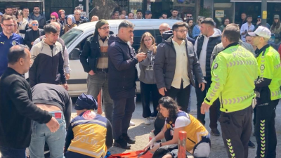 Bandırma’da yolun karşısına geçmeye çalışan kadın, motosikletin çarpması sonucu yaralandı.İnönü