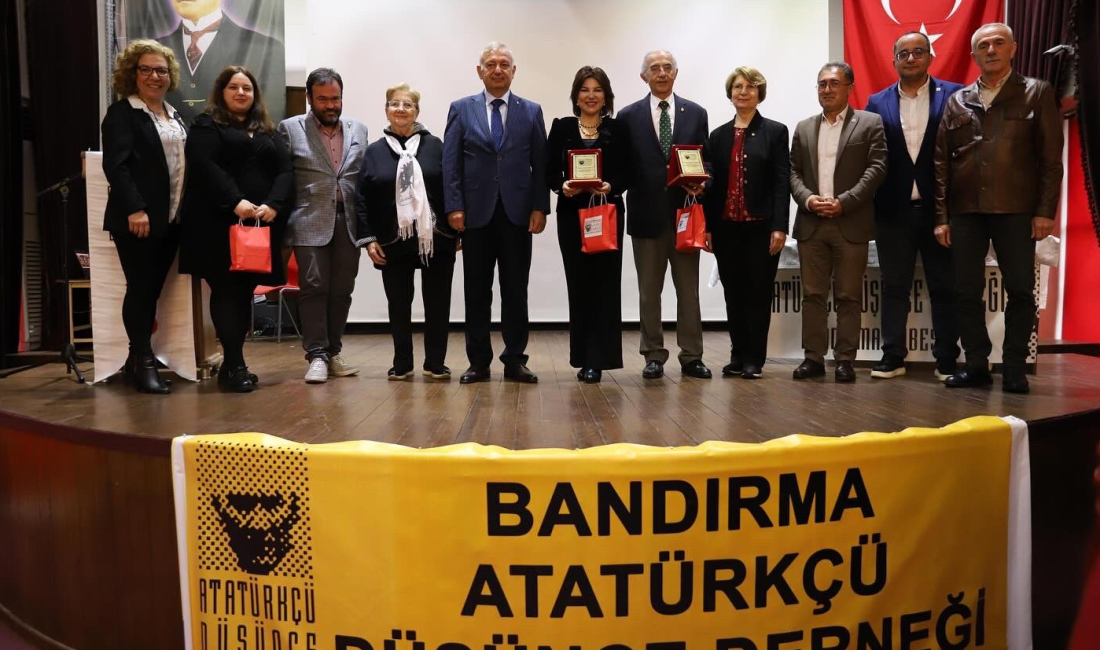 Bandırma’da Atatürkçü Düşünce Derneği tarafında düzenlenen konferansta ulusal egemenliğin ünlü