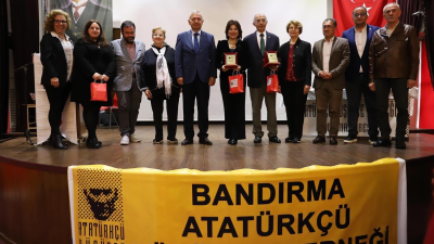 Bandırma’da Atatürkçü Düşünce Derneği tarafında düzenlenen konferansta ulusal egemenliğin ünlü