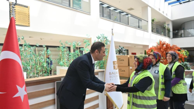 Yaklaşan Ramazan Bayramı dolayısıyla personeliyle bayramlaşmaya başlayan Balıkesir Büyükşehir Belediye