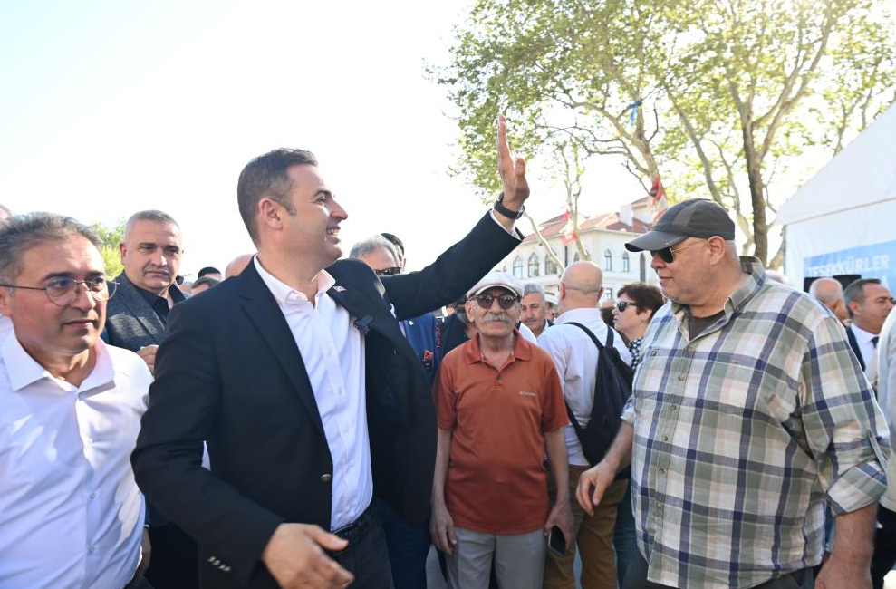 Başkan Akın, bayram tatilini hemşehrileriyle geçirdi Balıkesir Büyükşehir Belediye Başkanı Akın, bayram tatilini hemşehrileriyle geçirdi .