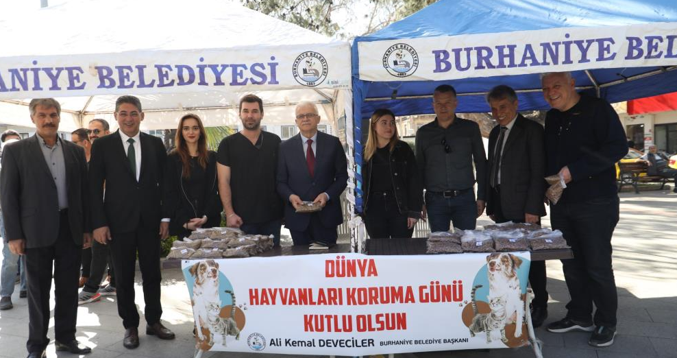 4 Nisan Dünya Sokak Hayvanları Günü dolayısıyla, Burhaniye Belediye Başkanı