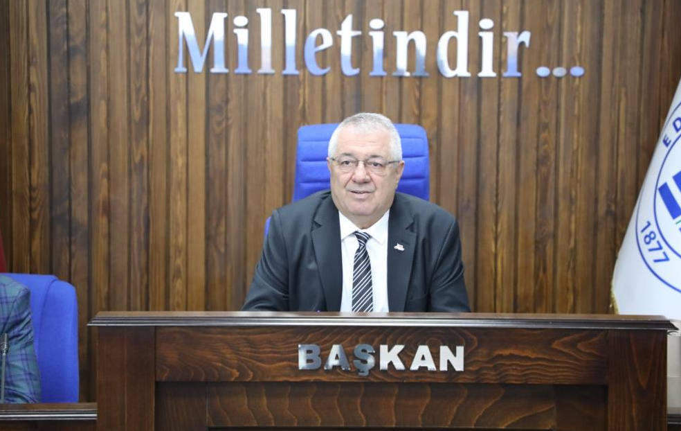 Edremit Belediye Başkanı Mehmet Ertaş, ilk mesai gününde belediye bünyesinde