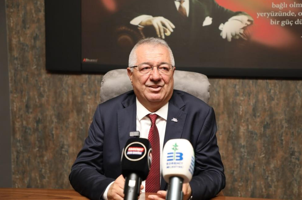 Edremit Belediye Başkanı Mehmet Ertaş, göreve başladığı ilk mesai gününde