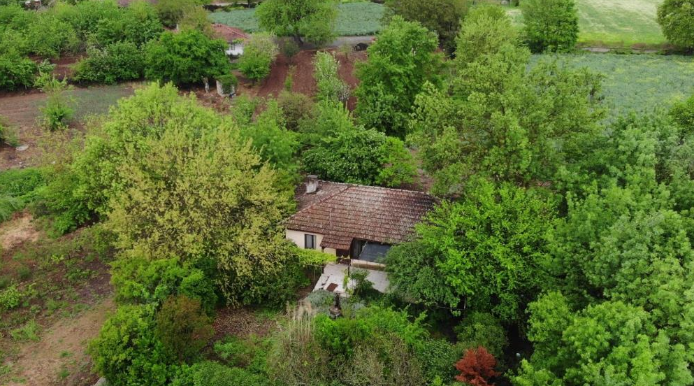 ‘Berzeg Sendromu’ mahalleyi boşalttı Gönen’e bağlı Armutlu kırsal mahallesinde 309 gün önce evinden ayrılarak