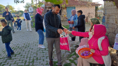 Manisa’nın Gördes ilçesine bağlı Kuşluk Mahallesi’nde genç yaşlı demeden vatandaşlar