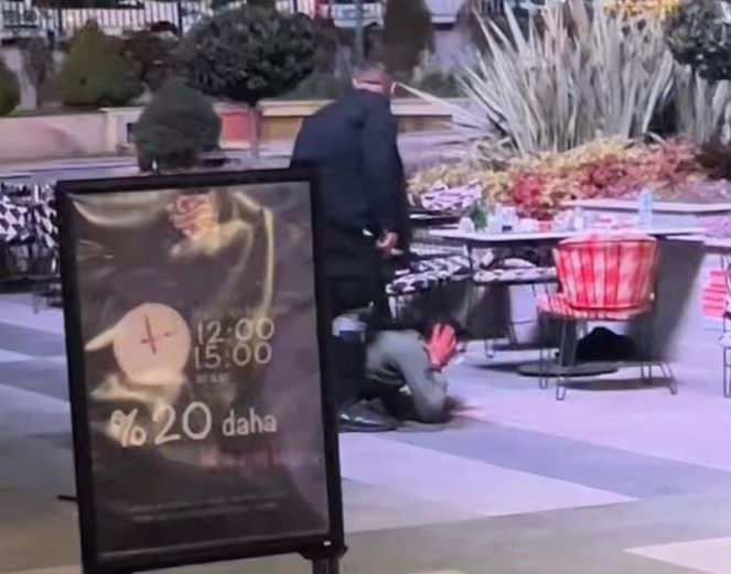 Bursa’da bir eğlence mekanında iki kişi arasında bıçaklı ve silahlı