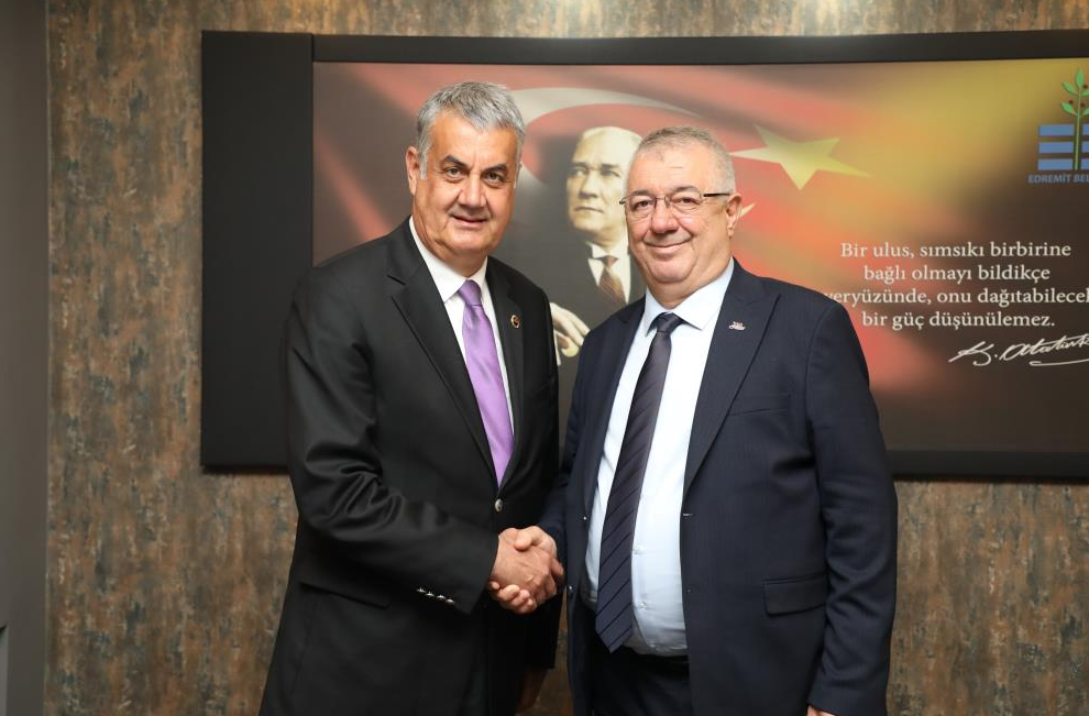 Edremit Belediye Başkanı Mehmet Ertaş, CHP’li Belediye Meclis Üyesi Cavit