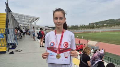 Bandırma Gençlik ve Spor Müdürlüğü sporcusu Zeynep Ay, Eskişehir’den şampiyonluk