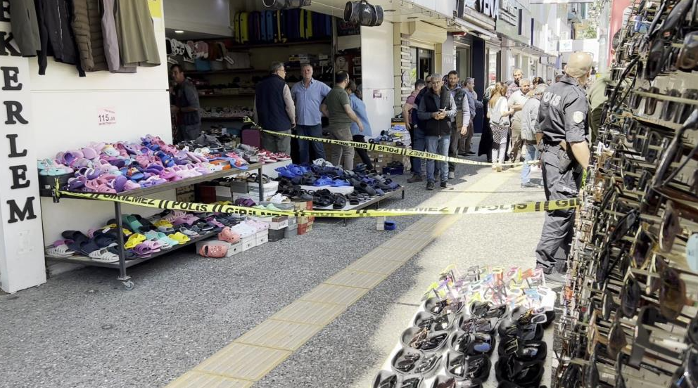 Edremit’te husumetli olan 2 kişinin karşılaşması kanlı bitti.Edinilen bilgiye göre,