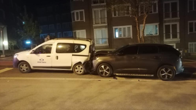 Bandırma’da polisin dur ihtarına uymayan ehliyetsiz sürücü kaçmaya çalışırken kaza