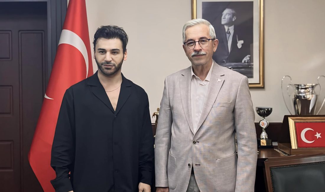 Turizmin kenti Erdek’e sahne almak için gelen Sanatçı Emre Kaya,