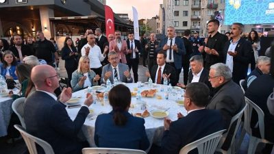 Balıkesir Büyükşehir Belediye Başkanı Ahmet Akın, Zağnos Paşa Camisi Meydanı’nda