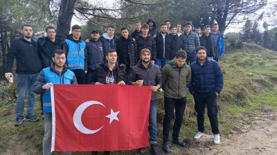Bandırma’da gönüllü öğrenciler Bandırma Müftülüğü Gençlik Koordinatörlüğü’nde kamp yaparak izcilik