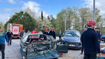 Altıeylül ‘de iki otomobilin çarpışması sonucu 1 kişi öldü, 5