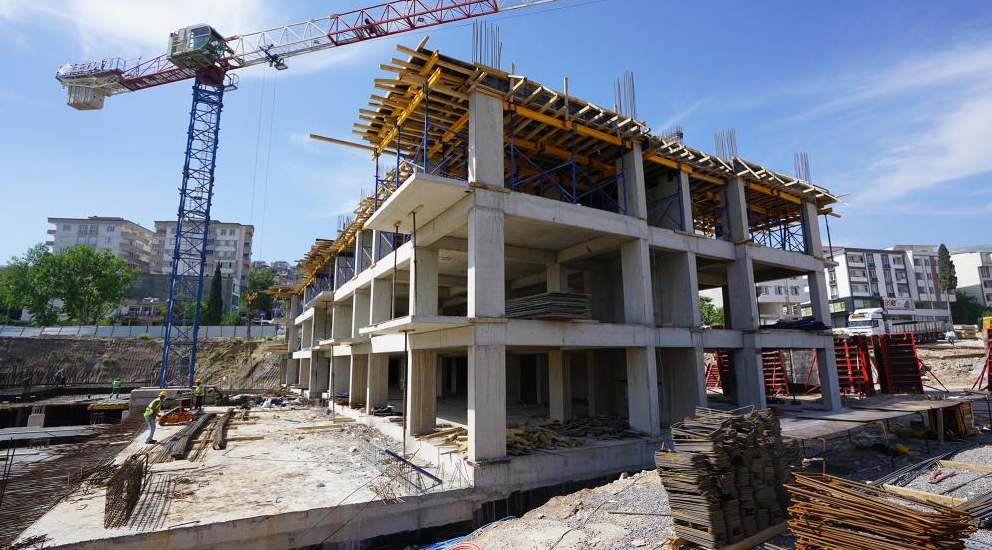Kahramanmaraş’ta Kentsel Tasarım Projesi sürüyor, inşaatlar yükseliyor Kahramanmaraş’ta meydana gelen depremler sonrası yapımı devam eden Kentsel Tasarım