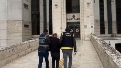 Edremit’te uygulama noktasında polisin “dur” ihtarına uymayan bir kişi polis