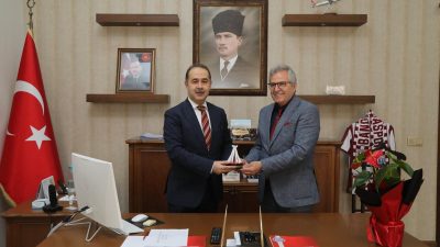 Bandırma Belediye Başkanı Dursun Mirza, Bandırma Kaymakamı Engin Aksakal’ın makamına