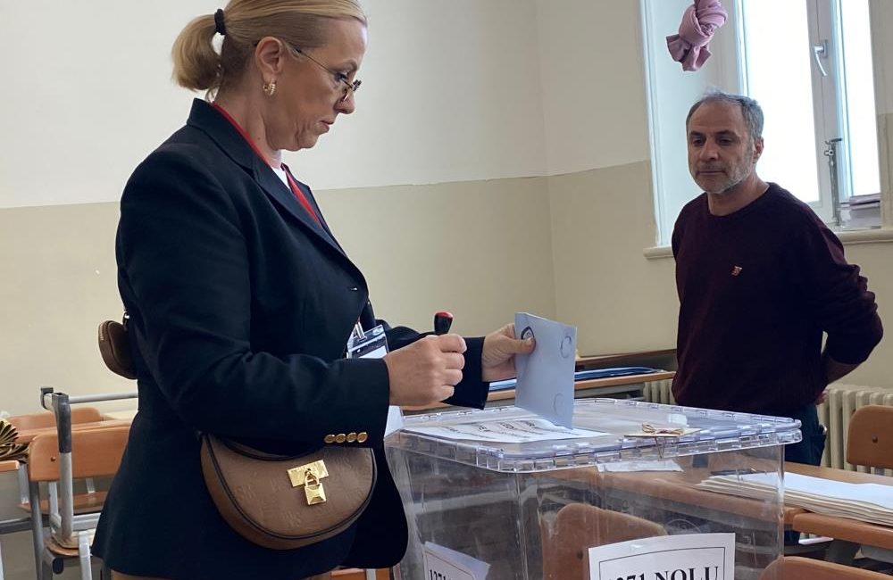 İzmir’de kesin olmayan sonuçlara göre, 31 Mart Mahalli İdareler Seçimlerinde