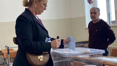 İzmir’de kesin olmayan sonuçlara göre, 31 Mart Mahalli İdareler Seçimlerinde