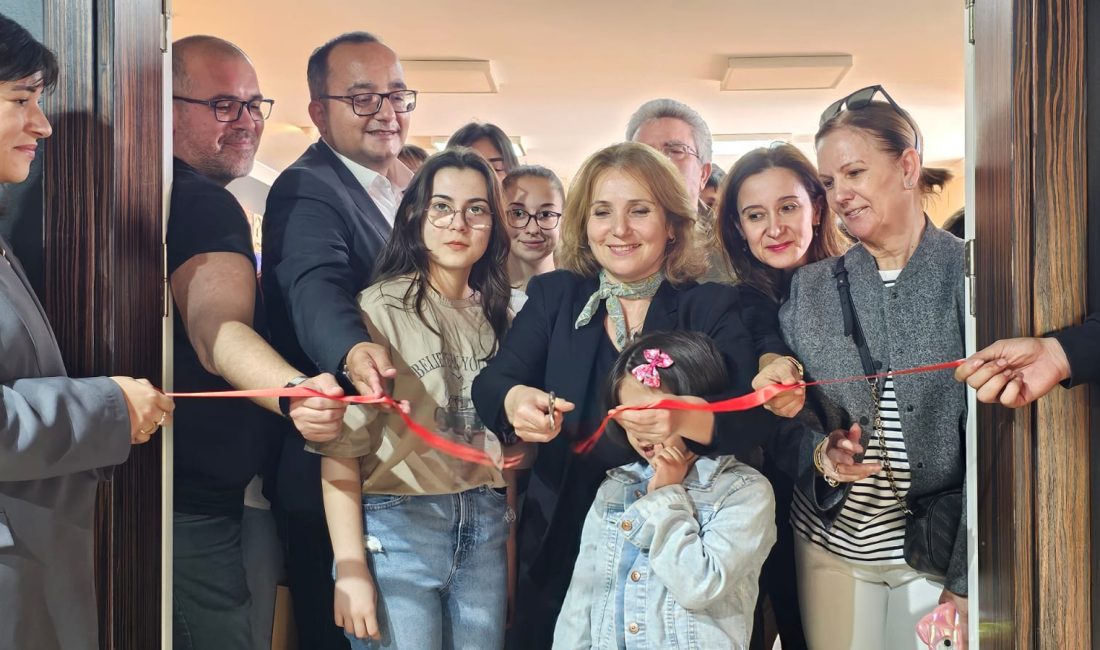 “Temiz Çevre İçin El Ele” yarışmasına katılan öğrencilerin eserleri sergilenerek