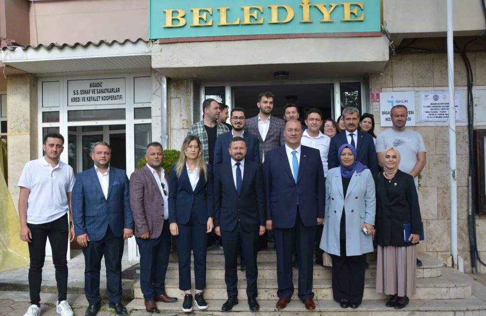 AK Parti İl Başkanı Aydemir’den Başkan Göksel’e ziyaret AK Parti Balıkesir İl Başkanı Mehmet Aydemir, Belediye Başkanı Mustafa