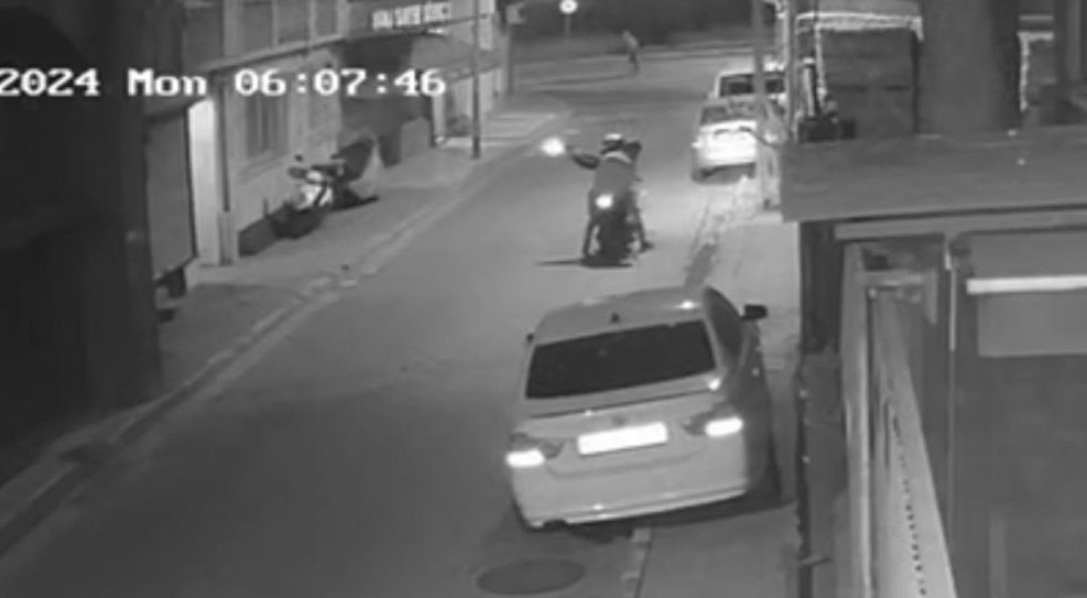 Beyoğlu’nda sevgilisini evine bırakan genç, motosikletiyle sokakta gürültü yapınca bina