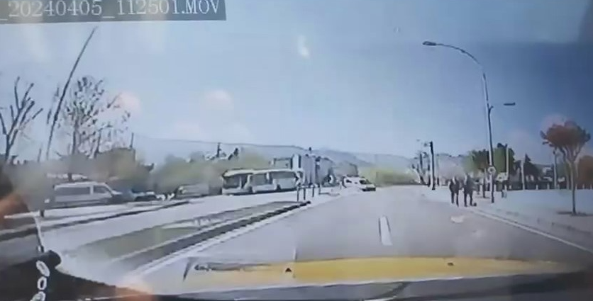 Bursa’da kontrolden çıkan otomobil ters şeride girdi. Facianın eşiğinden dönüldüğü