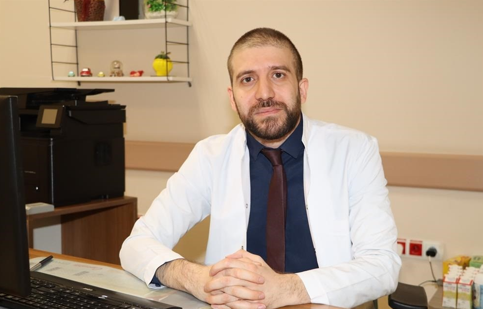 Sivas Numune Hastanesi’nde görev yapan Tıbbi Onkoloji Uzmanı Dr. Ahmet