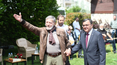Bir TV kanalında canlı olarak yayınlanan Serhan Asker ile ‘Görkemli
