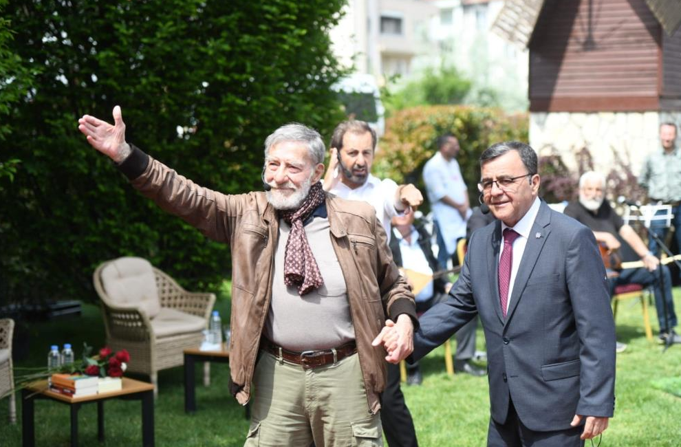 Bir TV kanalında canlı olarak yayınlanan Serhan Asker ile ‘Görkemli