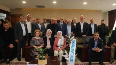 Bandırma Belediye Başkanı Dursun Mirza’yı ziyaret eden muhtarlar, ilçe genelindeki