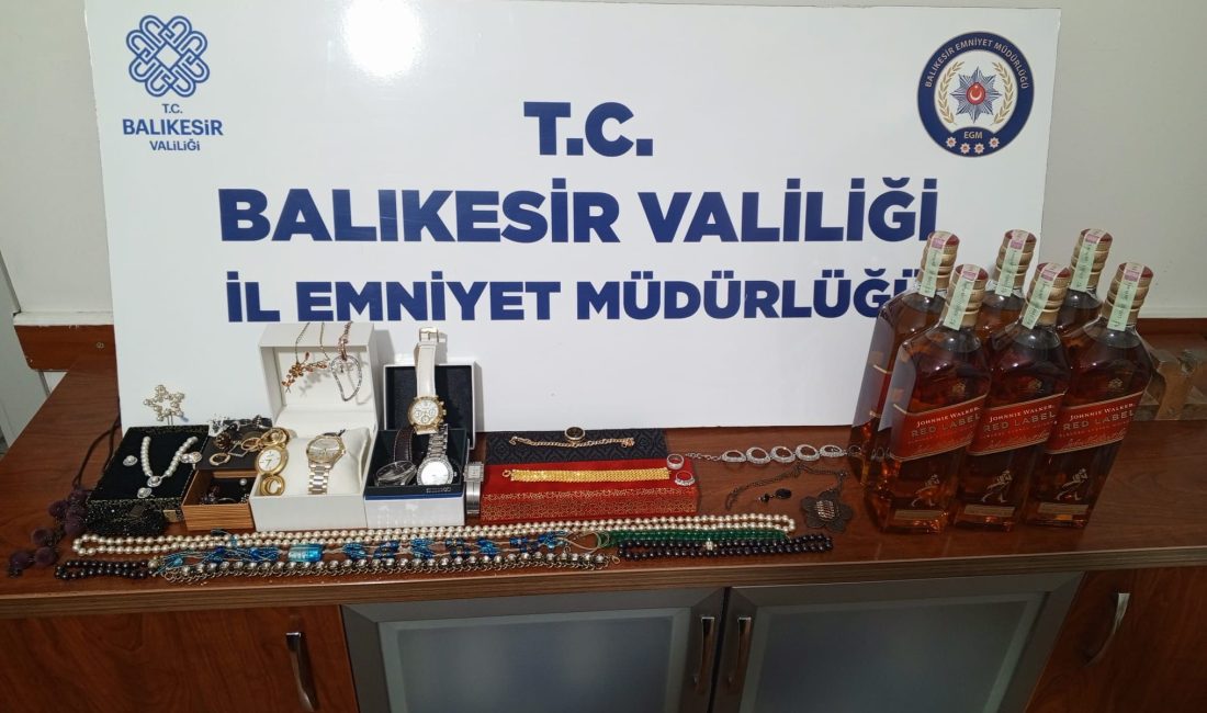 Bandırma’da eve giren hırsız içkileri bile çaldı Paşabayır Mahallesi’nde bir eve pencereyi zorlayarak giren şahıs, çaldığı malzemeler