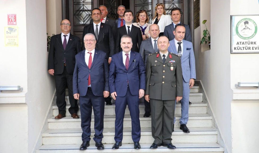 Atatürk’ün Edremit’e gelişinin 90. yıldönümü kutlandı Cumhuriyetin kurucusu Mustafa Kemal Atatürk’ün Edremit’e gelişinin 90. yıl dönümü,