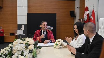 Balıkesir Büyükşehir Belediye Başkanı Ahmet Akın, seçim çalışmaları sırasında Kepsut’un