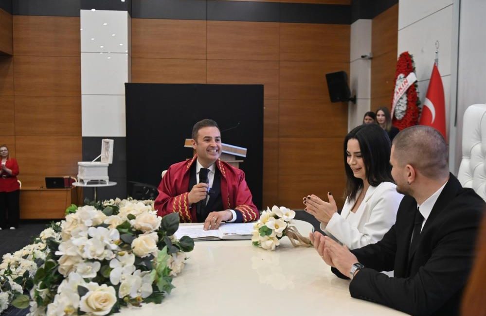 Balıkesir Büyükşehir Belediye Başkanı Ahmet Akın, seçim çalışmaları sırasında Kepsut’un