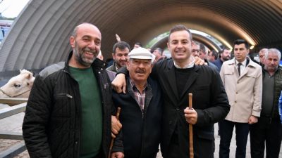 Balıkesir’de güne, hayvan pazarında başlayarak esnafa kolaylıklar dileyen Büyükşehir Belediye