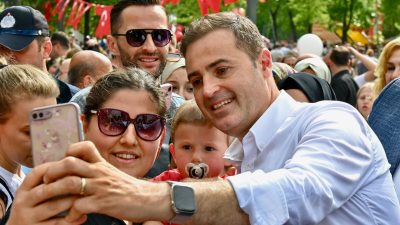 Büyükşehir Belediye Başkanı Ahmet Akın, Balıkesirli çocukların unutulmaz bir 23