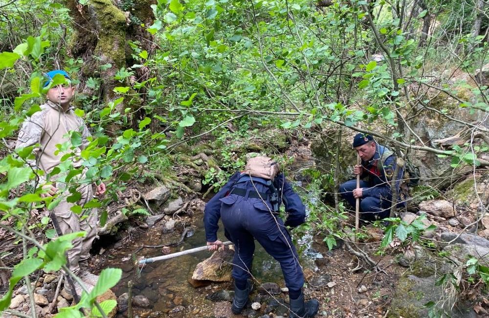 Arama çalışmalarında Korhan Berzeg’e ait yeni bulgulara ulaşıldı Gönen’de bağlı Armutlu Mahallesi’nde bugün de arama çalışmalarına devam eden