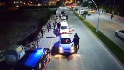 Edremit’te, polis ekiplerince gerçekleştirilen asayiş, huzur ve narkotik uygulamasında aranan