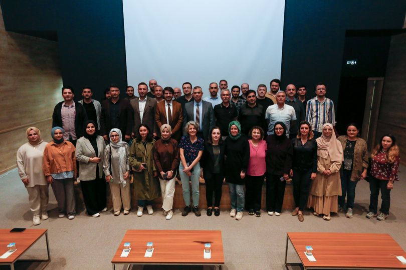 BANÜ’de gerçekleştirilen konferansta katılımcılara, makale dizinleri ve editörlük süreçlerini anlatılarak